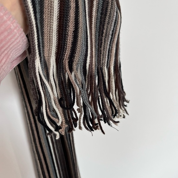 Striped Black and White Scarf - Picture 3 of 4